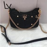 ราคา กระเป๋าสะพายข้างทรงพอช LYN มี 2 สาย กระเป๋าประดับหมุดหน้าโซ่ รุ่นนี้ขายดี (20499512002)