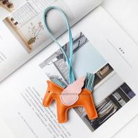 ราคา จี้รูปตัว H ของตกแต่งบ้านพู่ห้อยน่ารักสีคอนทราสต์สำหรับกระเป๋า Hermes เครื่องประดับห้อยรถม้าขนาดเล็ก (15734955630)