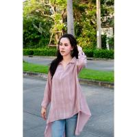 ราคา เสื้อเชิ้ตผ้าชีฟองสีพื้น เสื้อเชิ้ตตัวยาว เชิ้ตยาวผ้าชีฟอง รุ่น Emma มี 3 สี แดง ชมพู เขียว 2 ขนาด M L จำนวน 1 ตัว เชิ้ตชายหลังยาวสีพื้น ผ้าชีฟองไม่บาง สวมใส่สบาย ผ้าทิ้งตัวสวย สวมใส่ได้ทุกโอกาส Lynla