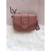 ราคา กระเป๋าสะพายข้าง LYN crossbody รุ่นใหม่ สายปรับได้ สินค้าในไทยพร้อมส่ง (13433460292)