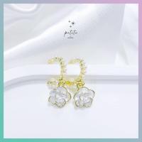 ราคา petite by PRAKYRE Elegant Camellia Earrings ต่างหูรูปดอกคามิเลียเรียบหรูอลังการ (20923312077)