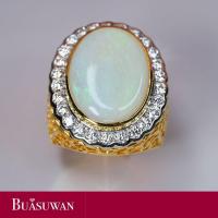 ราคา แหวน ประดับด้วยโอปอ ล้อมเพชร เบลเยี่ยม ตัวเรือนทองคำแท้ 18K พลอยโอปอ ไชต์ 12 กะรัต ด้านข้างแหวนมีฉลุลาย มีลวดลายอ่อนช้อย การันตีทองคำแท้ (17243490988)
