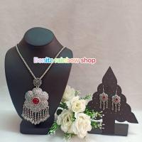 ราคา สร้อยคอพร้อมต่างหู เครื่องประดับชุดไทย ต่างหูแบบเจาะ งานประดับพลอยแดง รุ่น F00854 (21188731446)