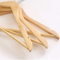 ราคา ไม้แขวนเสื้อไม้ยูคาลิปตัส มีก้าน ขนาด 45 CM แพ็ค 3 ชิ้น เนื้อหนาอย่างดี พร้อมจัดส่ง (9295439853)