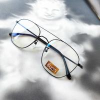 ราคา แว่นวินเทจ กรอบแว่นสายตา กรอบแว่นตา ชินตา รุ่นไทเท ทรงวินเทจ มีบาร์ ทำจากวัสดุไทเทเนี่ยม กรอบสีดำตัดทอง เลนส์ใสรองรับการนำไปตัดเลนส์ (18407093958)