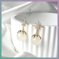 ราคา petite by PRAKYRE Estrella with Moonstone earrings ต่างหูห้อยรูปดวงดาวประดับด้วยหินมูนสโตน (20725019333)