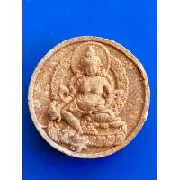 ราคา พระผงไฉ่ซิ้งเอี๊ย เทพเจ้าแห่งโชคลาภ ปางมหาเศรษฐีชัมภล ด้านหลังจารยันต์ (14055840995)