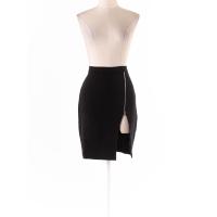 ราคา urban apparels กระโปรงสั้นซิปหลัง ดีเทลผ่าหน้าขึ้นแต่งซิป Preloved (20730396288)