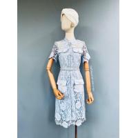 ราคา งานป้าย CATWALK เดรสออกงาน ผ้าลูกไม้คอปีนแต่งกระดุมมุก ทรงเข้ารูปสวย แขนสั้น ทรงคอปีน แต่งกระดุมมุกล้อมเพชร ด้านในมีซับ (20586155271)