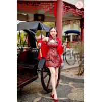 ราคา เซท 2 ชิ้น เสื้อเชิ้ตทรงโอเว่อไซส์สีแดงแขนยาวคอปกกระดุมหน้า แมทซ์กับเดรสสั้นแขนกุดคอจีน แต่งเว้าสามเหลี่ยมตรงกลาง ปลายชายผ่าหน้าแต่งกระดุมจีนบนลายผ่า งานสวยเดรสพิมพ์ลายดอกกุหลาบแดงตัดดำ งานสวยเนื้อผ้า