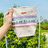 ราคา กระเป๋าสะพายข้าง ผ้าดิบ มินิมอล แต่งพู่ กระเป๋าผ้า มินิมอลผ้าดิบ แต่งปอมๆ แต่งพู่ (13782540907)