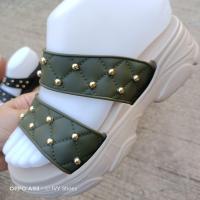 ราคา รองเท้าสตรี พื้นยางส้นตึกสูง 1 5 นิ้ว สวม2ตอนปักหมุดทอง Nekisoo (14167200731)