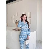 ราคา ชุดเข้าเซท เซทผ้าไทย ลายไทย ผ้าอัดกาว สีฟ้า เซทเสื้อและกางเกงขายาว ลายไทยพร้อมส่ง (21285801616)