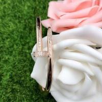 ราคา กำไลหัวตะปู หัวตะปูฝังเพชร วัสดุสแตนเลสอย่างดี ไม่ลอกไม่ดำ (2418024202)
