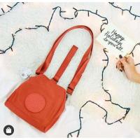ราคา กระเป๋าถือหรือสะพาย 2Way ขนาดมินิ KIPLING Immin 2Way Mini Bucket Bag วัสดุ Nylon Polyester 100 มาพร้อมพวงกุญแจหัวใจลายหินอ่อน (4953408120)