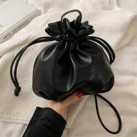 ราคา พร้อมส่ง กระเป๋าสะพายข้าง กระเป๋าหนัง สไตล์เกาหลี มี 3 สีให้เลือก ขาวครีม เบจ ดำ (19428346077)