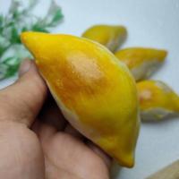 ราคา ขนมเปี๊ยะทุเรียนใส่ทุเรียนกวนผสมไข่เค็ม ใช้ทุเรียนกวนล้วนๆไม่ผสมถั่ว ส่งทุกวันน่ะค่ะ ทำสดใหม่ทุกวัน ขนาดs กล่องละ4ชิ้น จากปัตตานี (16429814313)