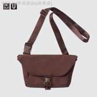 ราคา UNIQLO กระเป๋าสะพายข้างเปิดไหล่ผู้ชาย ผู้หญิงโมเดลความร่วมมือ UNIQLO 23ฤดูใบไม้ร่วงและฤดูหนาวลำลอง (20716259342)