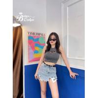 ราคา BW warisara ทรงเสื้อกล้ามแขนกุดแต่งเย็บติดตราปั๊มโลโก้ เป็นงานผ้าไหมพรมผ้าร่อง เนื้อผ้านุ่มยืดตามตัว เป็นขนาดฟรีไซส์ สาวอวบใส่ได้ (19269283764)