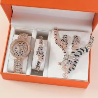 ราคา 5pcs set Womens watch set Fashion trend Leopard Head steel band quartz watch gift box set (20786435595)