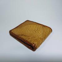 ราคา กระเป๋าหนังจระเข้ เป็นการเย็บต่อแบบเท่ๆ กระเป๋า 2 พับสั้น หนังจระเข้แท้ เย็บขอบด้วยเชือกหนังถักตลอดทั้งใบ Crocodile Skin Wallet (8082019186)