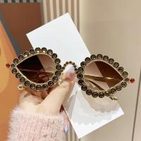 ราคา แว่นกันแดดทรงนกยูงสำหรับผู้หญิงทำจากโลหะกันหยดน้ำแว่นตาฮิปฮอปตาแมวตามสั่งแนวยุโรปและอเมริกา Y2K (21210229274)