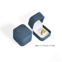 ราคา กล่องกำมะหยี่สีเทาฟ้ากล่องแหวนกำมะหยี่ กล่องแหวนคู่ กล่องใส่เครื่องประดับกำมะหยี่ พกพาได้ กล่องแหวนแต่งงาน ทรงสี่เหลี่ยม (19248977885)