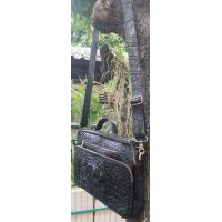 ราคา กระเป๋าใส่เอกสาร CROCODILEหรือใส่สำภาระต่างๆ เป็นหนังจระเข้แท้ ขนาด9 5นิ้วX14 0นิ้ว กระเป๋าสะพายหนังจระเข้ สีดำ SuperBlack (20123223599)