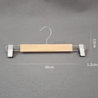 ราคา ร้านขายเสื้อผ้าโรงแรมราวแขวนผ้าไม้ทึบชั้นวางกางเกงชุดครอบครัวจัดเก็บอย่างราบรื่นราวแขวนผ้าชั้นแขวนผ้าไม้อบแห้ง RackXining (19540173423)