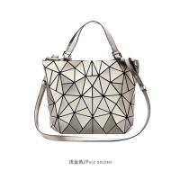 ราคา 2022ใหม่เรืองแสงสะท้อนแสง Bao กระเป๋าโท้ทเรขาคณิตกระเป๋าสะพายไหล่พับได้สำหรับผู้หญิงธรรมดากระเป๋าถือพับ Sac A หลักหญิง Bolsas (14159072029)
