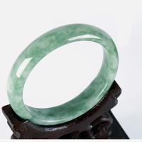 ราคา กำไลหยกแท้สำหรับผู้หญิงลอยดอกไม้สีเขียวอ่อนหยกสีขาวกำไลข้อมือ (17590798110)