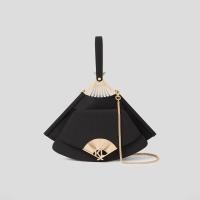 ราคา KARL LAGERFELD K ARCHIVE FAN SMALL CLUTCH BAG 235W3122 กระเป๋าถือ (19163963785)