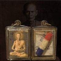 ราคา จี้พระ พระเครื่อง รูปถ่ายหลวงพ่อทบ ธัมมปัญโญ วัดพระพุทธบาทชนแดน จ เพชรบูรณ์ ด้านหลังบรรจุตะกรุดลายธงชาติ เลี่ยมกรอบพลาสติกกันน้ำ100 ขนาด3 5 5 5ซม (20019505915)