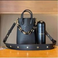 ราคา Starbuck กระเป๋าถือใส่เอกสารแบบแคปซูลสำหรับคริสต์มาสสีดำสีทอง (21147991479)