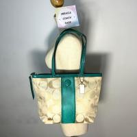 ราคา Coach แท้ กระเป๋าถือทรง Tote มีตำหนิ ลดราคาล้าง Stock COACH 21950 SIGNATURE STRIPE TOTE Bright Jade CLEARANCE (20812392940)
