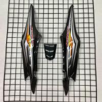 ราคา ฝาข้างท้ายWave100s เวฟ100ubox สีดำ ลายเงินปี2008 3ชิ้น พร้อมติดสติ๊กเกอร์ wave100s ubox wave100 ปี2005 (15419463265)