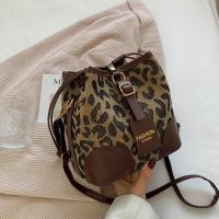 ราคา กระเป๋าผู้หญิงใบเล็กยอดนิยมในปีนี้กระเป๋าสะพายข้างลายเสือดาวแฟชั่นแบบใหม่ปี2022นิชแบรนด์สไตล์ INS กระเป๋าทรงจีบคุณภาพดีสำหรับฤดูใบไม้ร่วงและฤดูหนาว (14193107582)