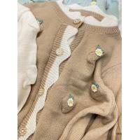 ราคา KR02 ไหมพรมแขนยาวกระดุมมุกปักดอกไม้ คอหยัก (20978343352)