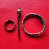 ราคา ปิ่นปักผมสำริด กำไลสำริด แหวนสำริด สำริดโบราณสมัยอยุธยา ขายเหมา3ชิ้น น่าเก็บสะสมเก็บไว้บูชาของเก่าหายาก แท้100 ไม่ได้ทำขึ้นมาใหม่ (20710928428)