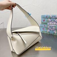 ราคา LOEWE Luo Yijia Hobo Underarm Bag Splicing Diamond Bag Leather Shoulder Bag Large Capacity Commuter Bag Loewe Underarm Bag (20329443758)