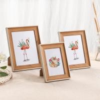 ราคา กรอบรูปขนาด 4x6 5x7 6x8 8x10 10x12 A4 ไม้3สี ขอบเหลือง กรอบสีขาว ขอบน้ำตา ทรงเหลี่ยม มีหูแขวนผนัง มีขาตั้งโต๊ะ ขนาด 10 12 ไม่มีขาตั้ง B15 (11766258208)
