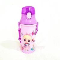 ราคา JKP Toys กระติกน้ำเด็ก มีสายสะพายแบบยกดื่ม ใส่หลอดดูดได้ ลายตุ๊กตา LOL (3320598282)