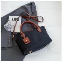 ราคา ARN กระเป๋าทรง British Tote ใบใหญ่ จุของได้เยอะ เก็บเอกสาร iPadได้ วัสดุทำจากผ้า Oxford เกรดพรีเมี่ยม พื้นกระเป๋าเสริมฐาน แข็งแรง อยู่ทรง (20899935219)