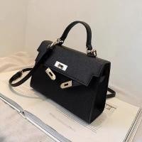 ราคา พร้อมส่ง กระเป๋าสะพายข้างใบใหญ่ ล็อกหน้า หนังPu H 93 (21158972454)