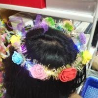 ราคา มงกุฎดอกไม้หลากสี มีไฟ มงกุฏขนนกหลากสี ปัจฉิมงานวันจบ พร้อมส่ง เก็บเงินปลายทางได้ (18301633498)