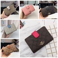 ราคา Coachกระเป๋าสตางค์ใบสั้นแฟชั่นสำหรับผู้หญิงกระเป๋าสตางค์ขนาดกลางที่วางกระป๋องเหรียญและMulti Cardสล็อต53562 (5016340227)