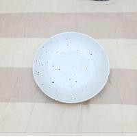 ราคา จาน จานกลม จานทรงลึก จานเซรามิค จานลายหิน สีขาวจุดดำ และ สีดำลายหิน ขนาด 8 นิ้ว (8586487147)