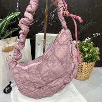 ราคา กระเป๋าสะพายข้าง carlyn cozy m ล้อตปรับใหม่ล่าสุด c001 (21031501029)