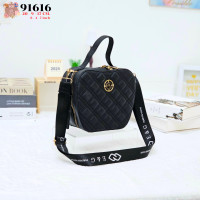 ราคา YNG กระเป๋าสะพายข้างทรงแอปเปิ้ล ซิปคู่หน้านวม สายสปอร์ต รุ่น 91616 (20931273141)