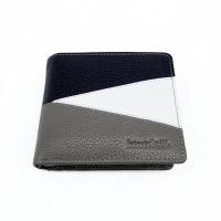 ราคา Benedetti 085 กระเป๋าหนังแท้ กระเป๋าสตางค์ หนังอัดลายเม็ด หน้าสลับสีรูปสามเหลี่ยม สองพับ มีปีกและช่องกระเป๋าเหรียญ มีให้เลือก 4 กลุ่มสี (9220714931)